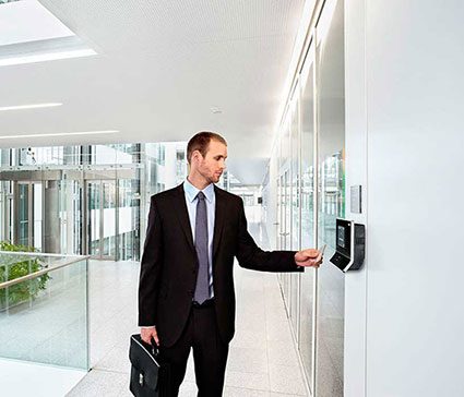 gestion-de-presence controle d'acces par pointeuse biometrique